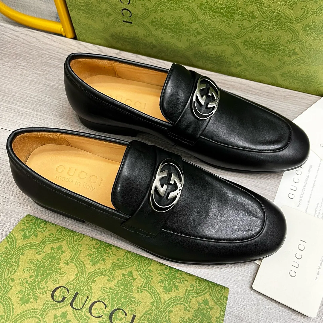 Ex-factory price: 480💰-(Gucci) men’s loafers! Genuine molded horsebit, a classic must-have for your shoe cabinet! The feet are particularly delicate! This Gucci original version is a set last, and we are consistent with the counter! Therefore, it is more comfortable in terms of last shape and comfort! Take it to the counter and compare at will! Good shoes are more than just what they make! But grasp the essence from the inside out! Material: Imported first-layer cowhide! Genuine leather outsole imported from Italy, size: 39-44 (38/45 customized, non-refundable)